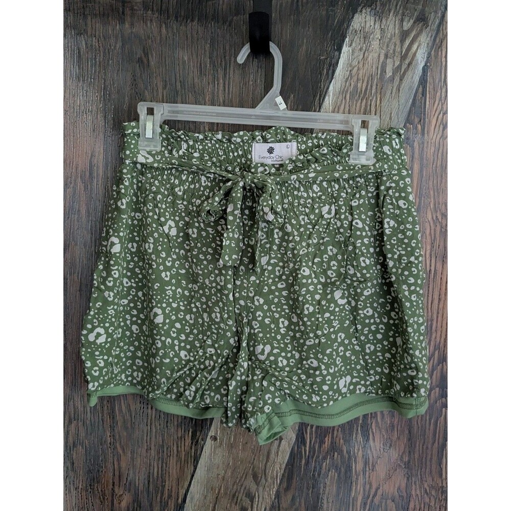 Everyday Chic Boutique Green Leopard Print Flowy Shorts Size Large